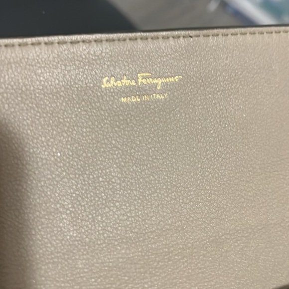 Ferragamo lightly worn olive green leather crossbody - Picture 3 of 3